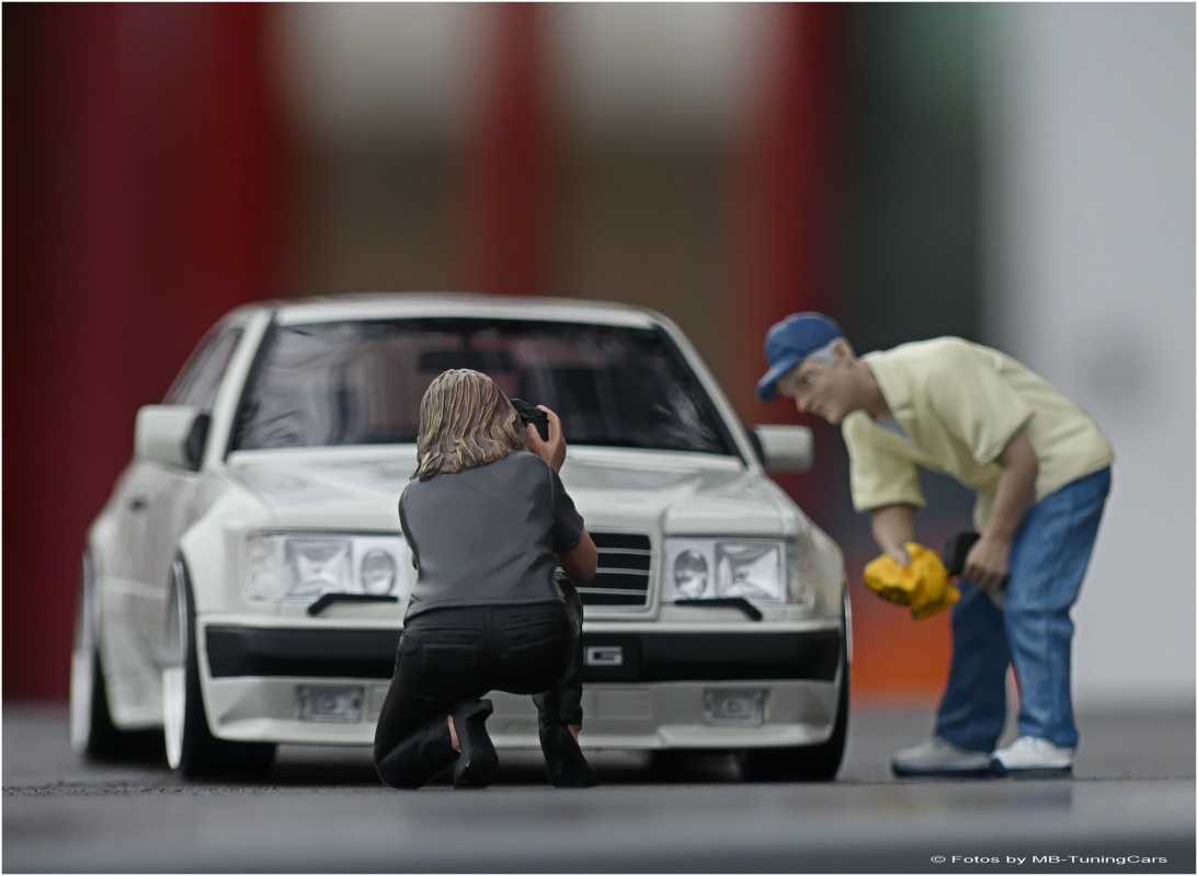 1:18 Mercedes Benz 300 CE 124 - AMG Dealer Arktisweiß Edition